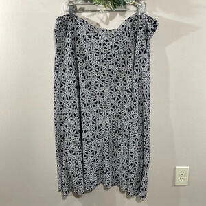 NWOT CJ Banks A-Line Navy and White Patterned Skirt 24W